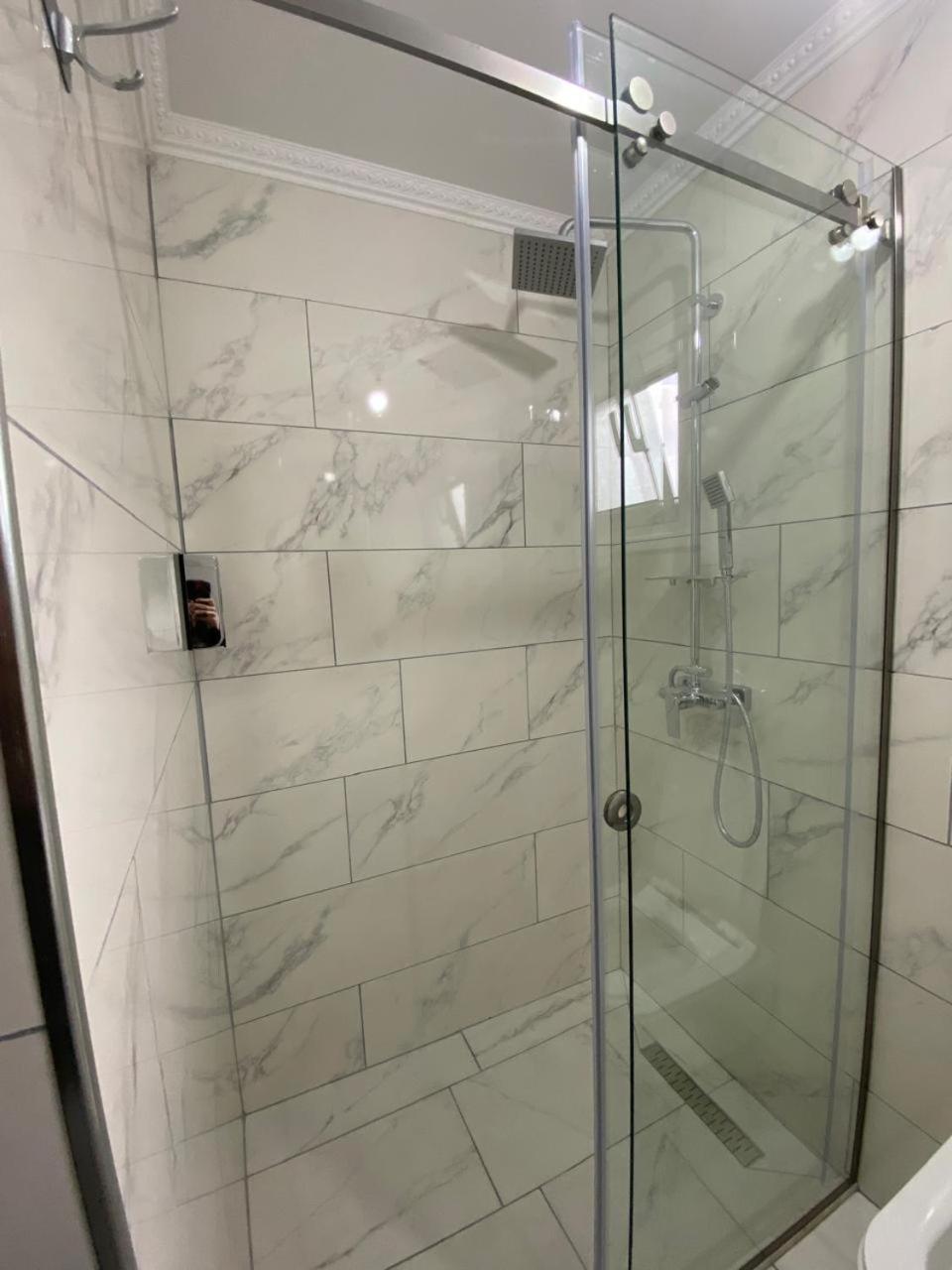 Rent Rooms Sakolli بيرات المظهر الخارجي الصورة