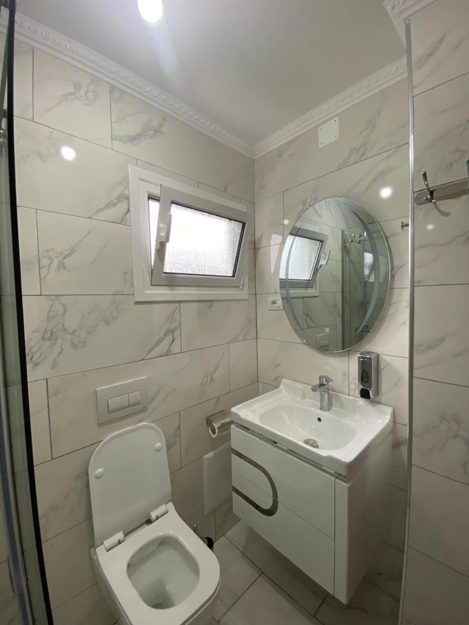 Rent Rooms Sakolli بيرات المظهر الخارجي الصورة